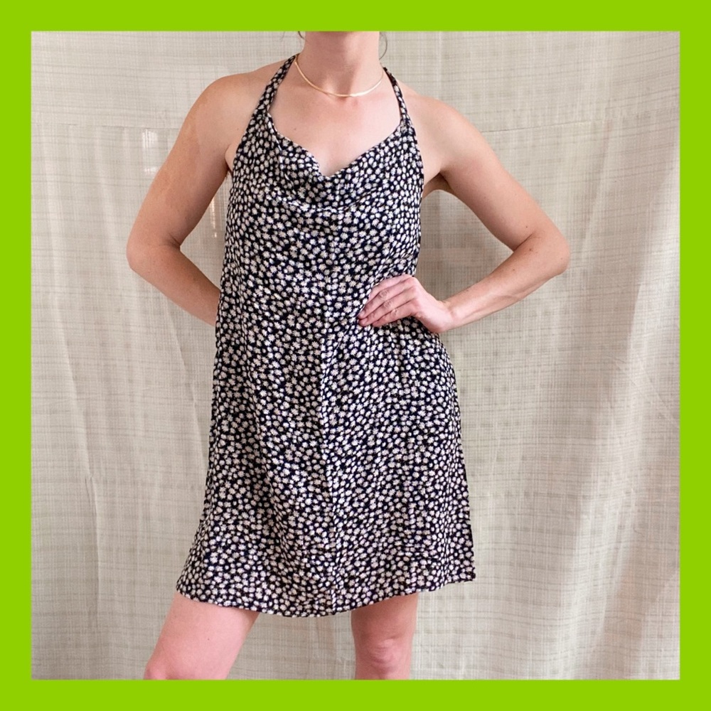 Sold 🌼 Ditzy Daisy Print Backless Halter Sundress Mini Dress 🌼